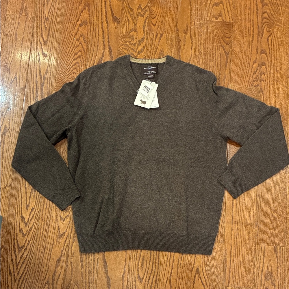 Black Brown 1826 V-Neck Sweater in Rich Brown